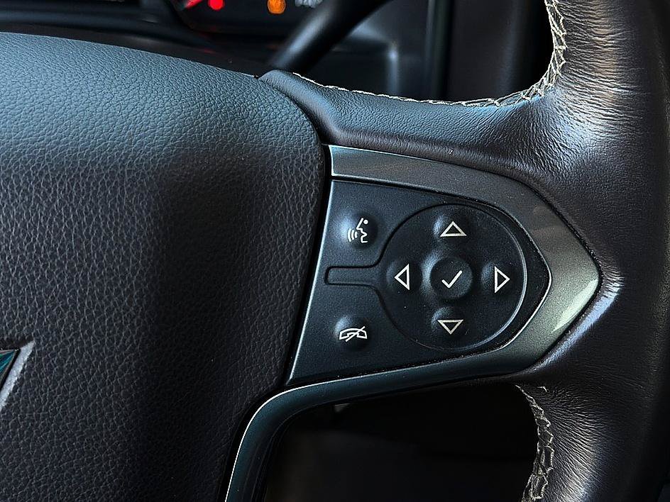 Used 2018 Deep Ocean Blue Metallic Chevrolet LT image 18