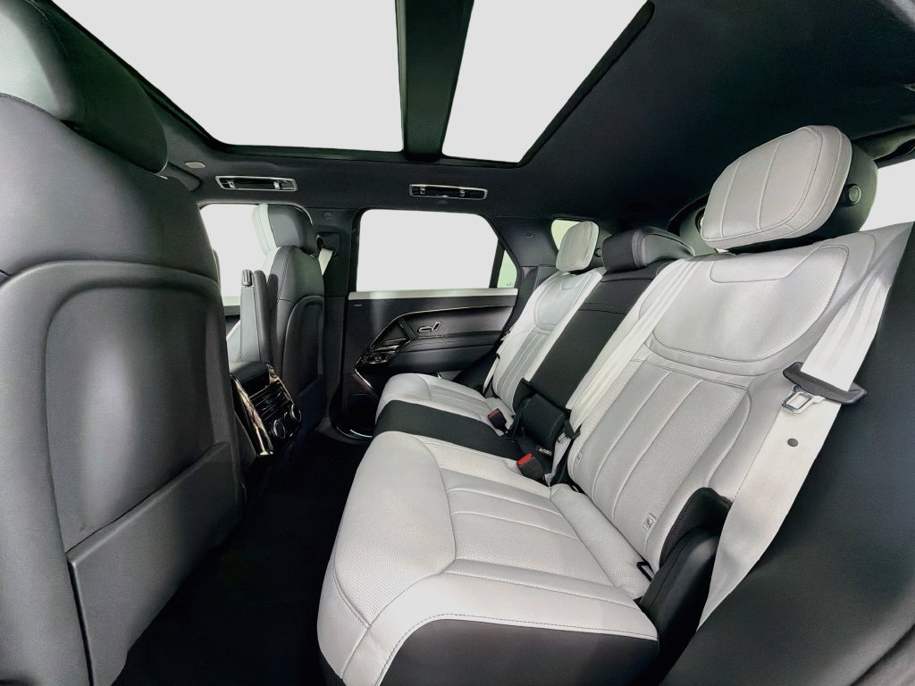New 2027 Fuji White Land Rover  image 26