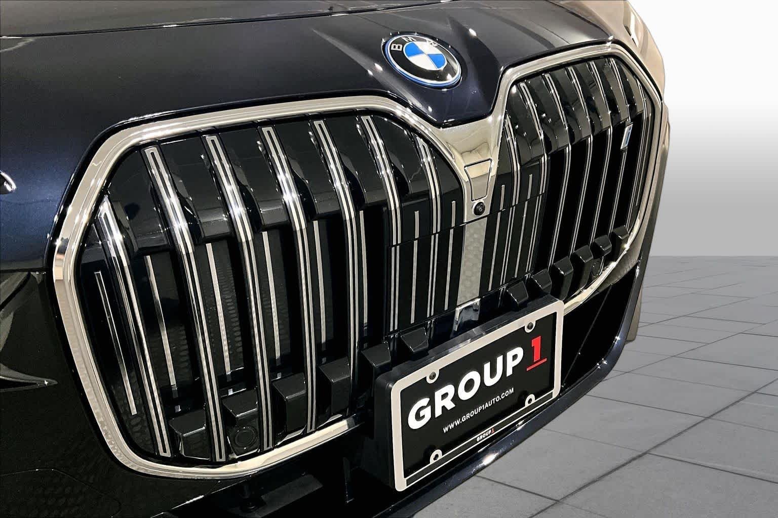 Used 2023 Carbon Black Metallic BMW xDrive60 image 31