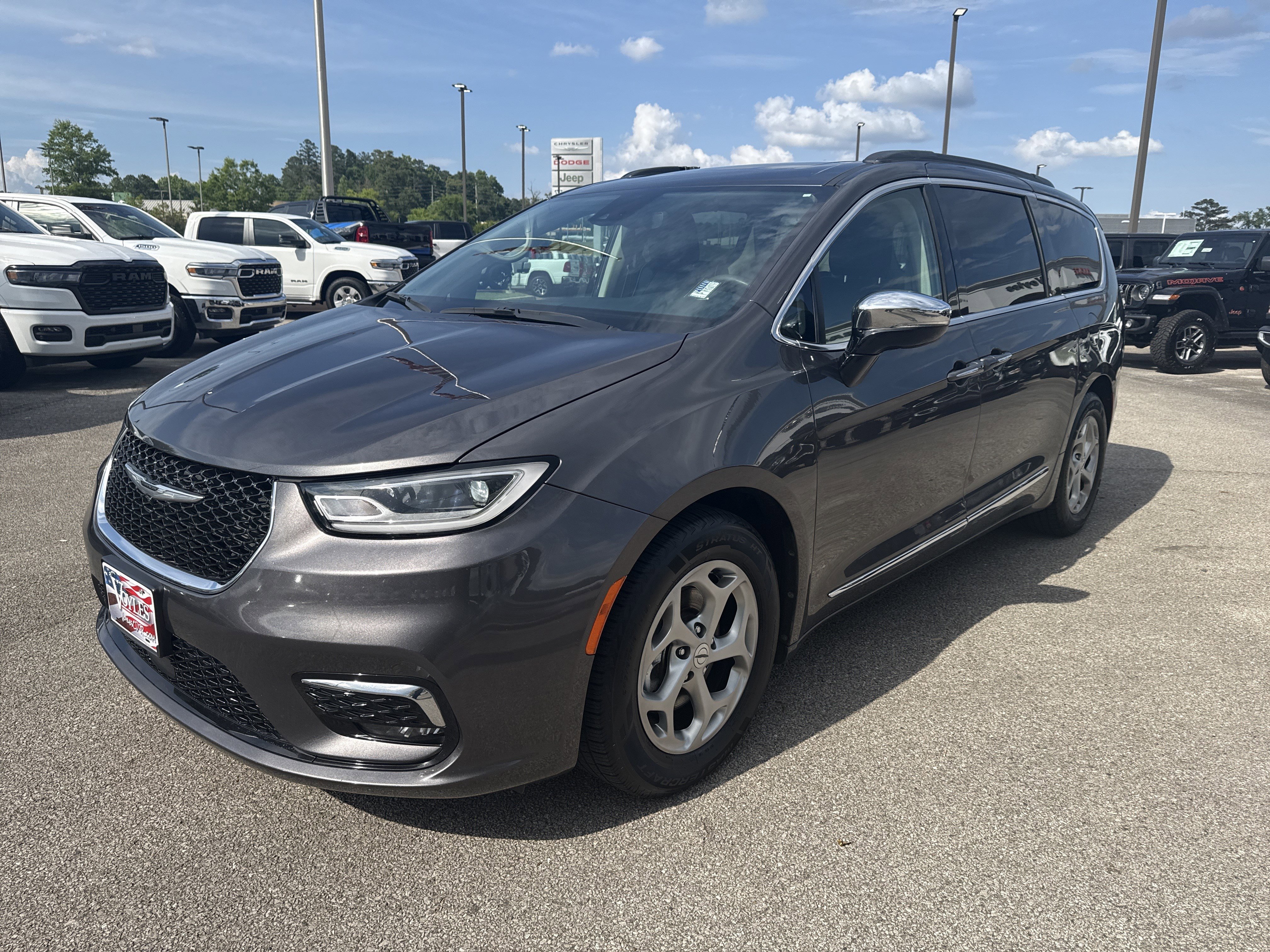 Used 2023 Granite Crystal Metallic Clearcoat Chrysler Limited image 3
