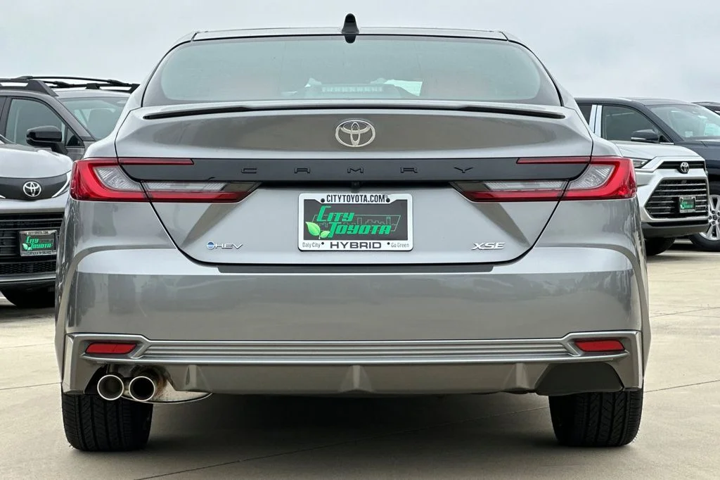 New 2026 Heavy Metal with Midnight Black Metallic roof <sup>1</sup> Toyota  XSE image 5