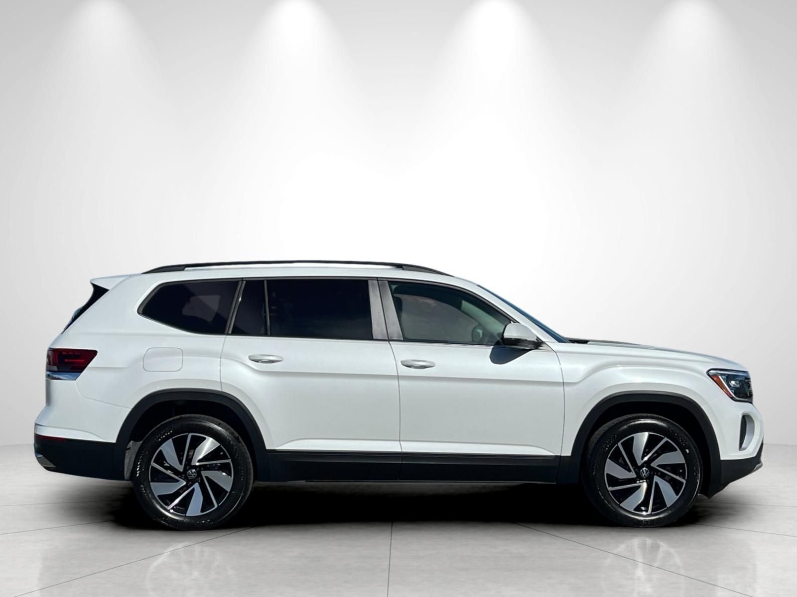 New 2026 Opal White Pearl Volkswagen SE w/Technology image 6