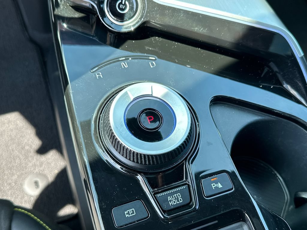 Used 2023  Kia GT image 33