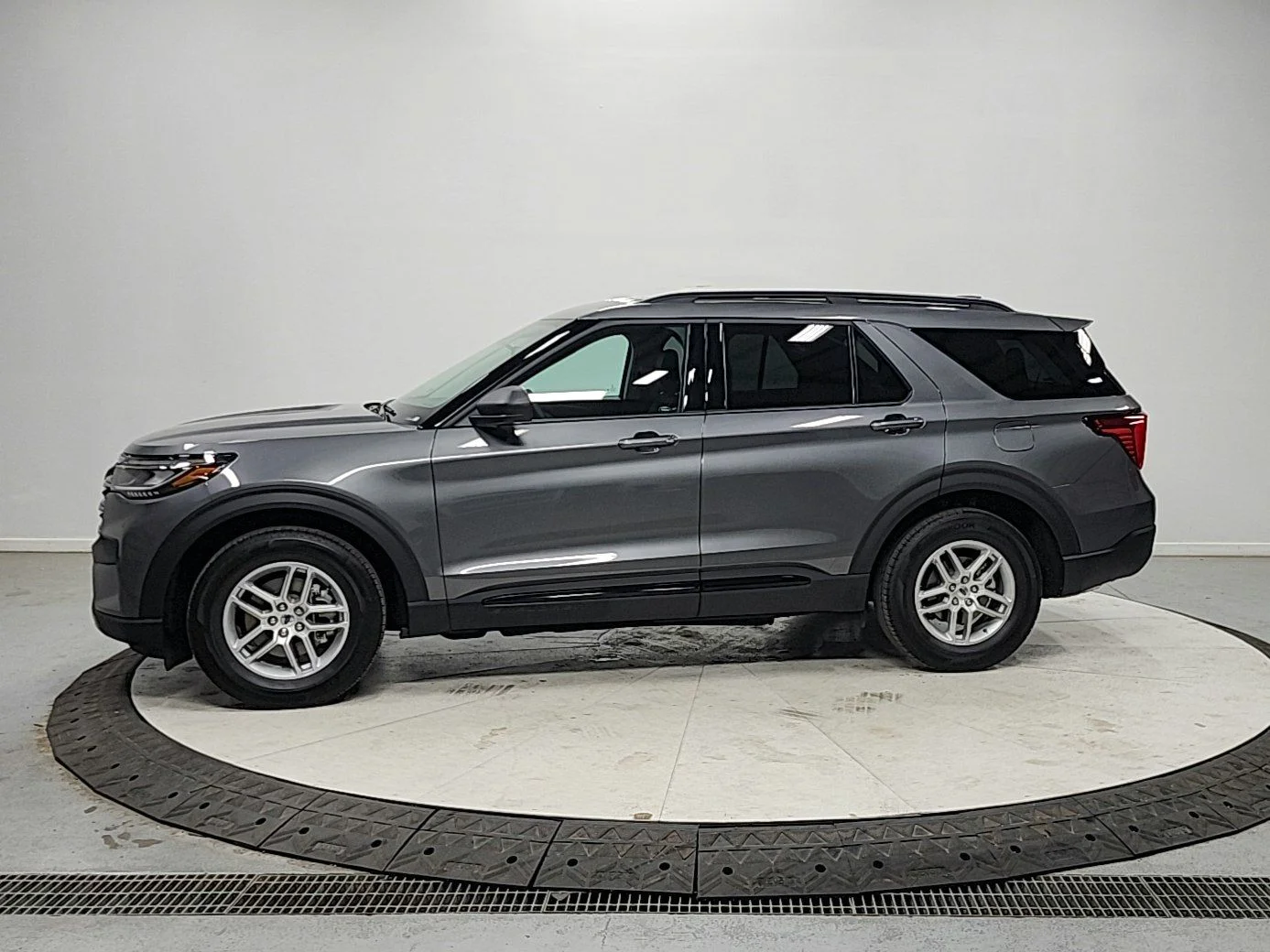 New 2026 Gray Ford Active image 4