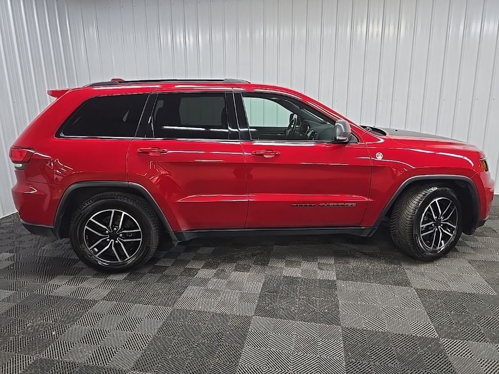 Used 2021 Red Line Jeep Trailhawk image 2