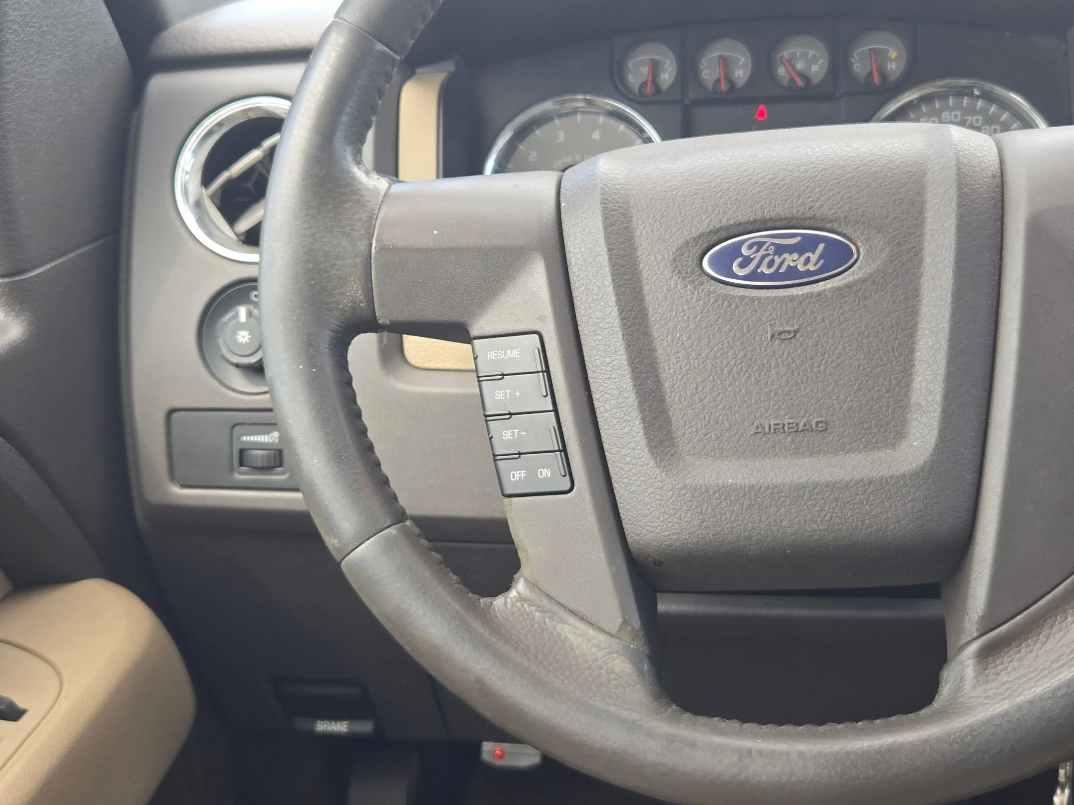 Used 2010 Red Ford XLT image 18