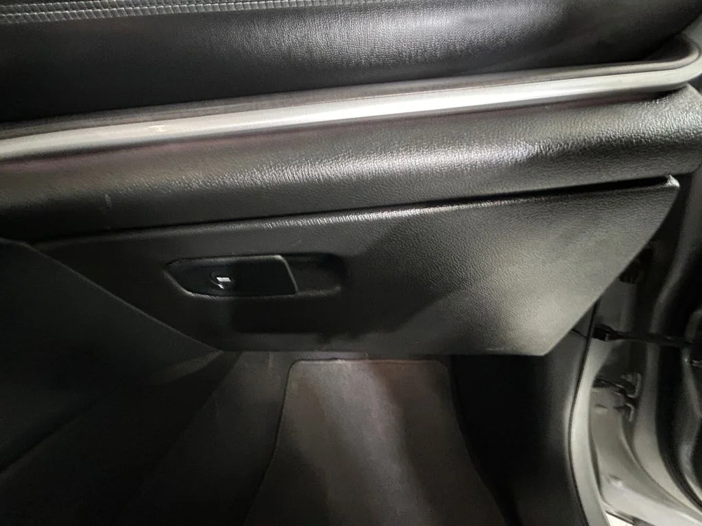 Used 2023 Silver Jeep Limited image 24