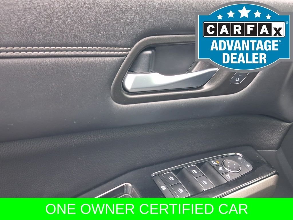 Used 2023 White Nissan Platinum image 21