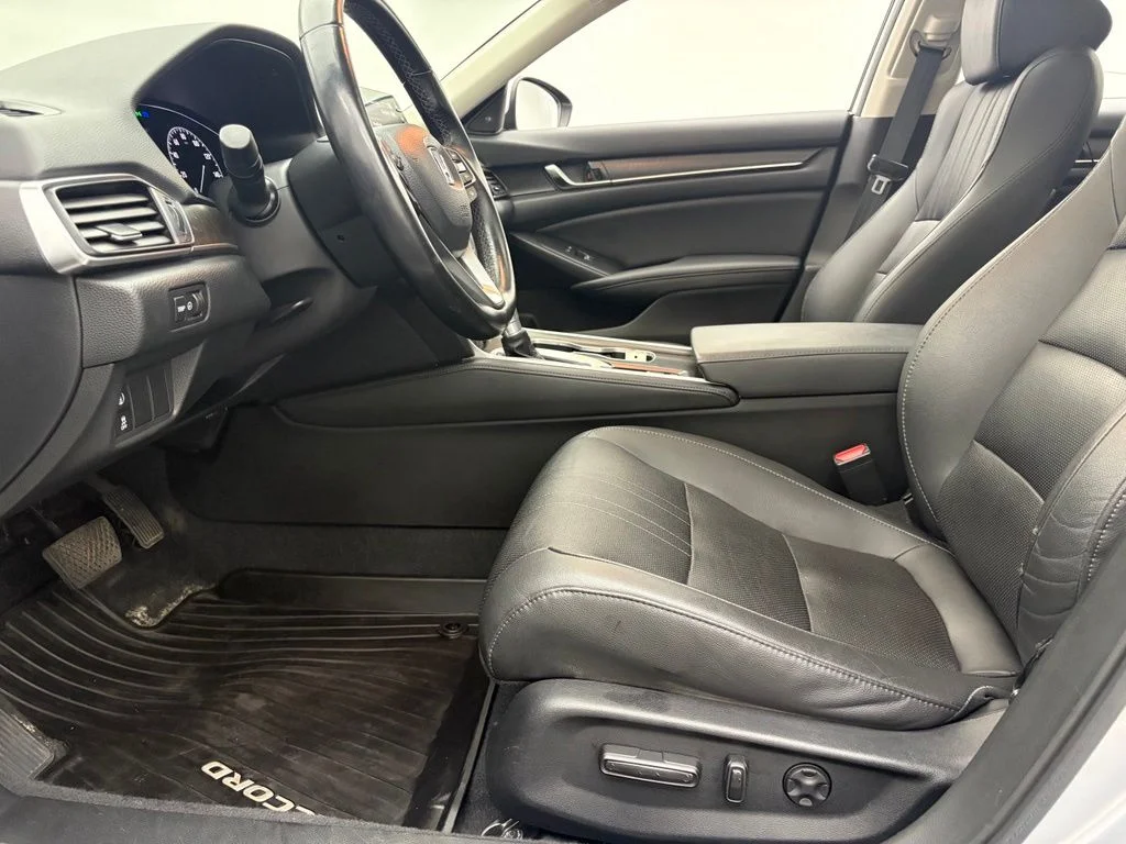 Used 2020 Silver Honda EX-L image 17