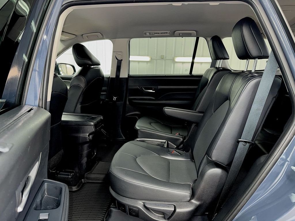 Used 2025 White Toyota XLE image 20