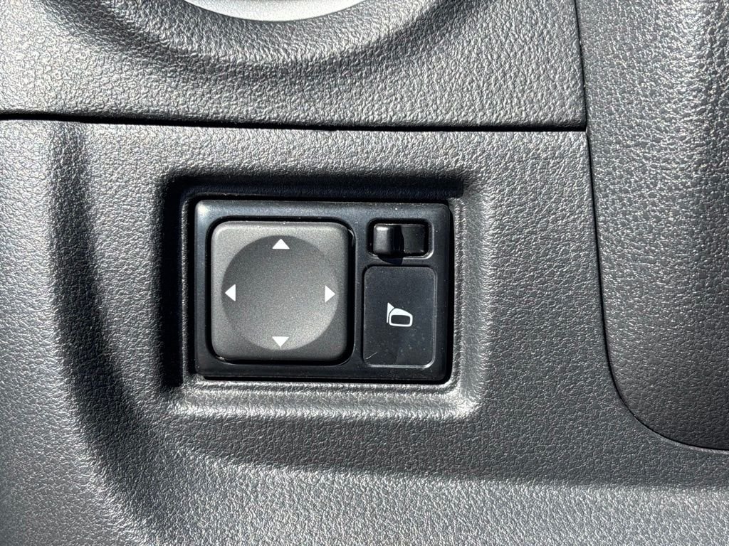 Used 2019 Black Nissan 1.6 SV image 18