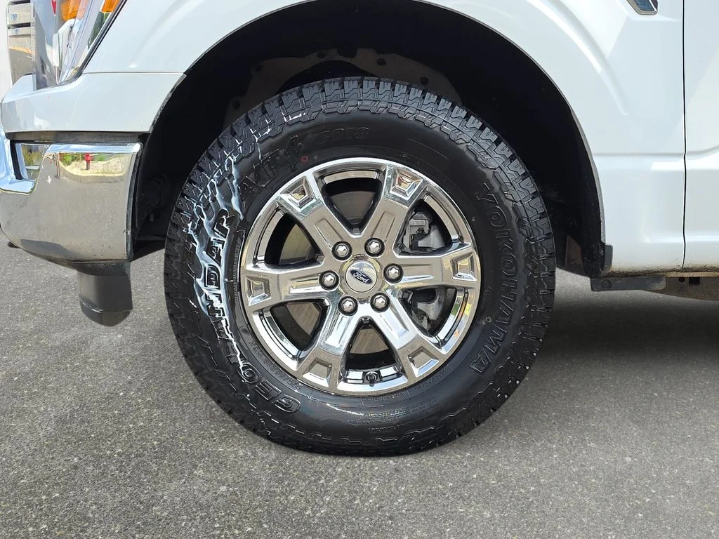 Certified Used 2023 Oxford White Ford XLT image 28
