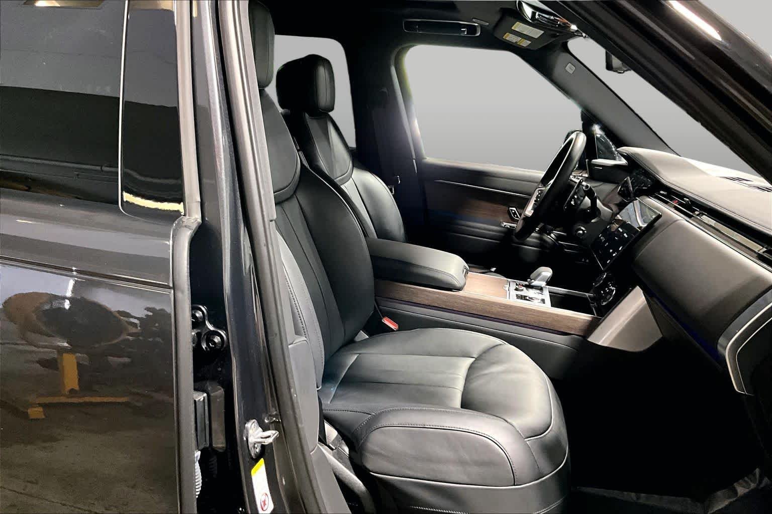 Pre-Owned 2023 Land Rover Range Rover SE