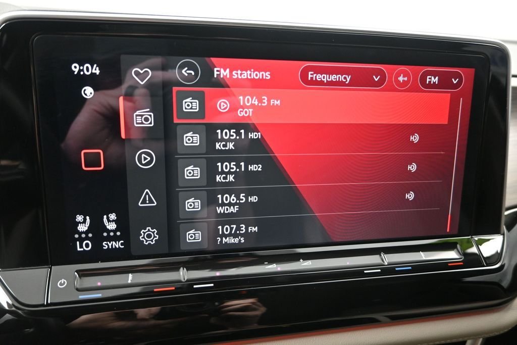Used 2024 Deep Black Volkswagen 2.0T SEL Premium R-Line image 20