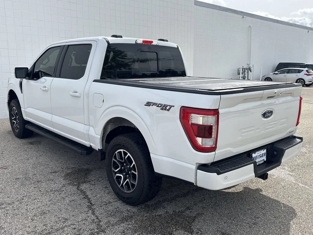 Used 2021  Ford Lariat image 11