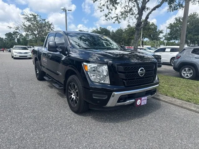 2021 Nissan Titan SV 4X4 Crew Cab's photo