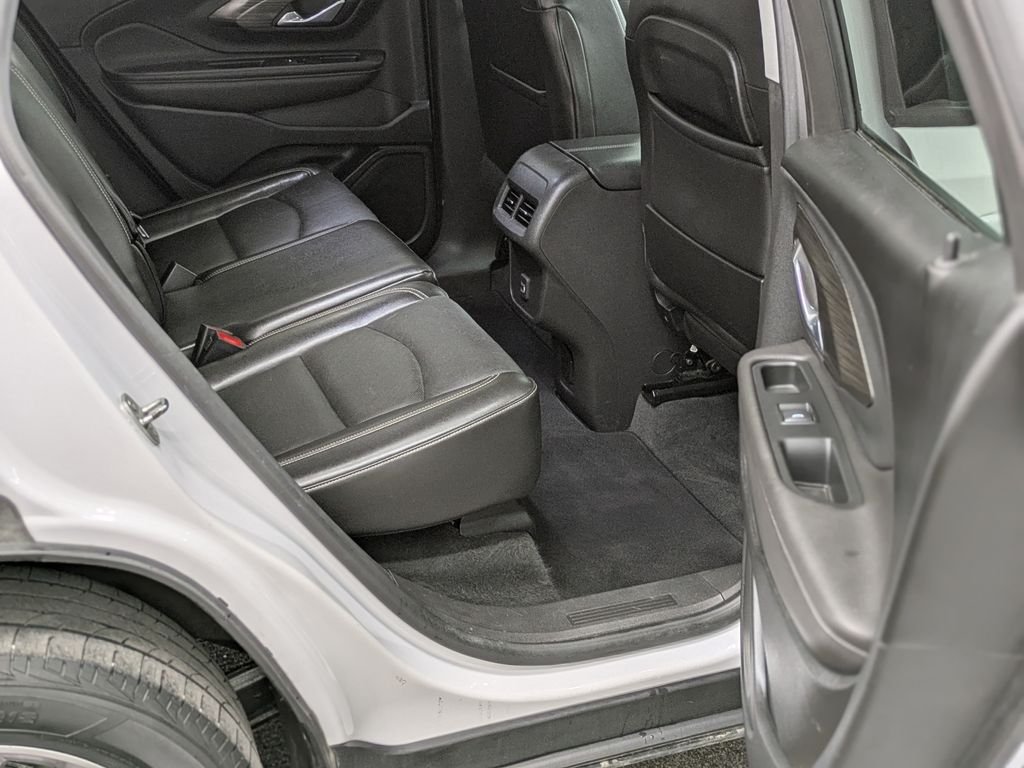 Used 2022 White GMC SLT image 23