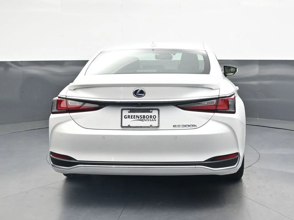 Used 2022 White Lexus 300h image 7