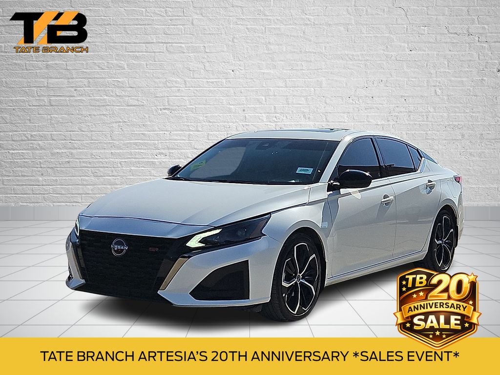 Used 2024 White Nissan 2.5 SR image 1
