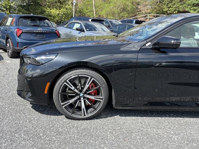 New 2026 Black Sapphire Metallic BMW 550e xDrive image 4