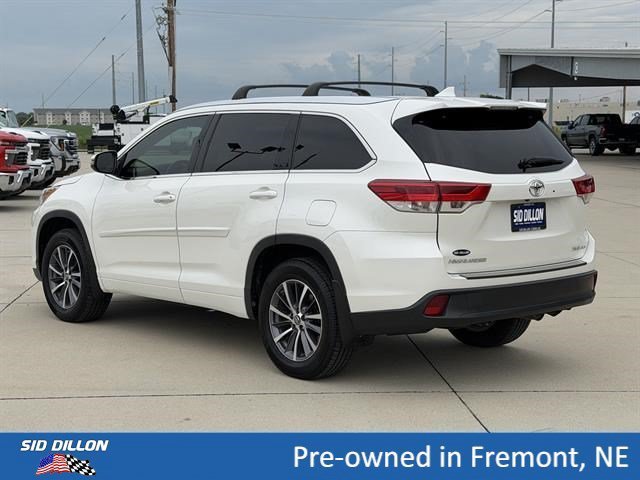 Used 2018 Blizzard Pearl Toyota XLE image 7
