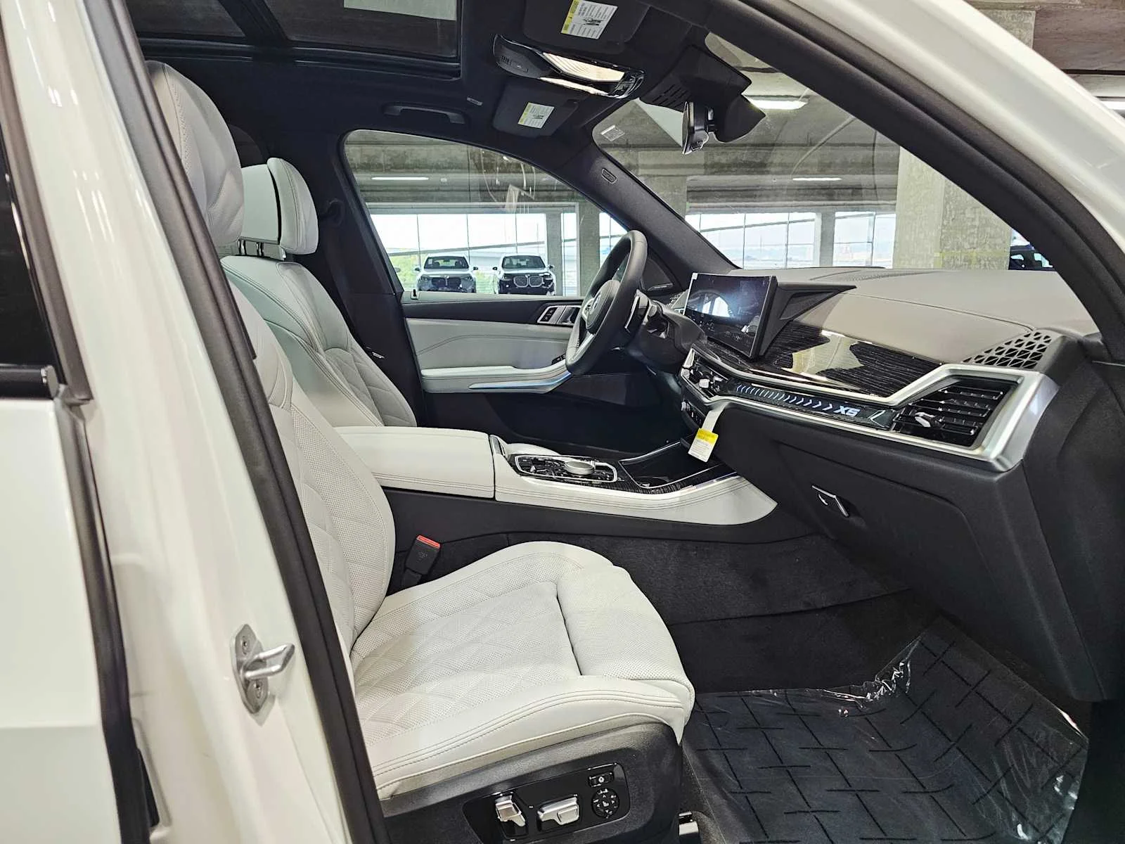 New 2026 Alpine White BMW xDrive50e image 29
