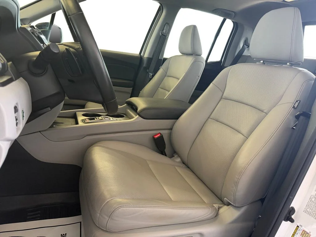 Used 2024 White Honda RTL image 27