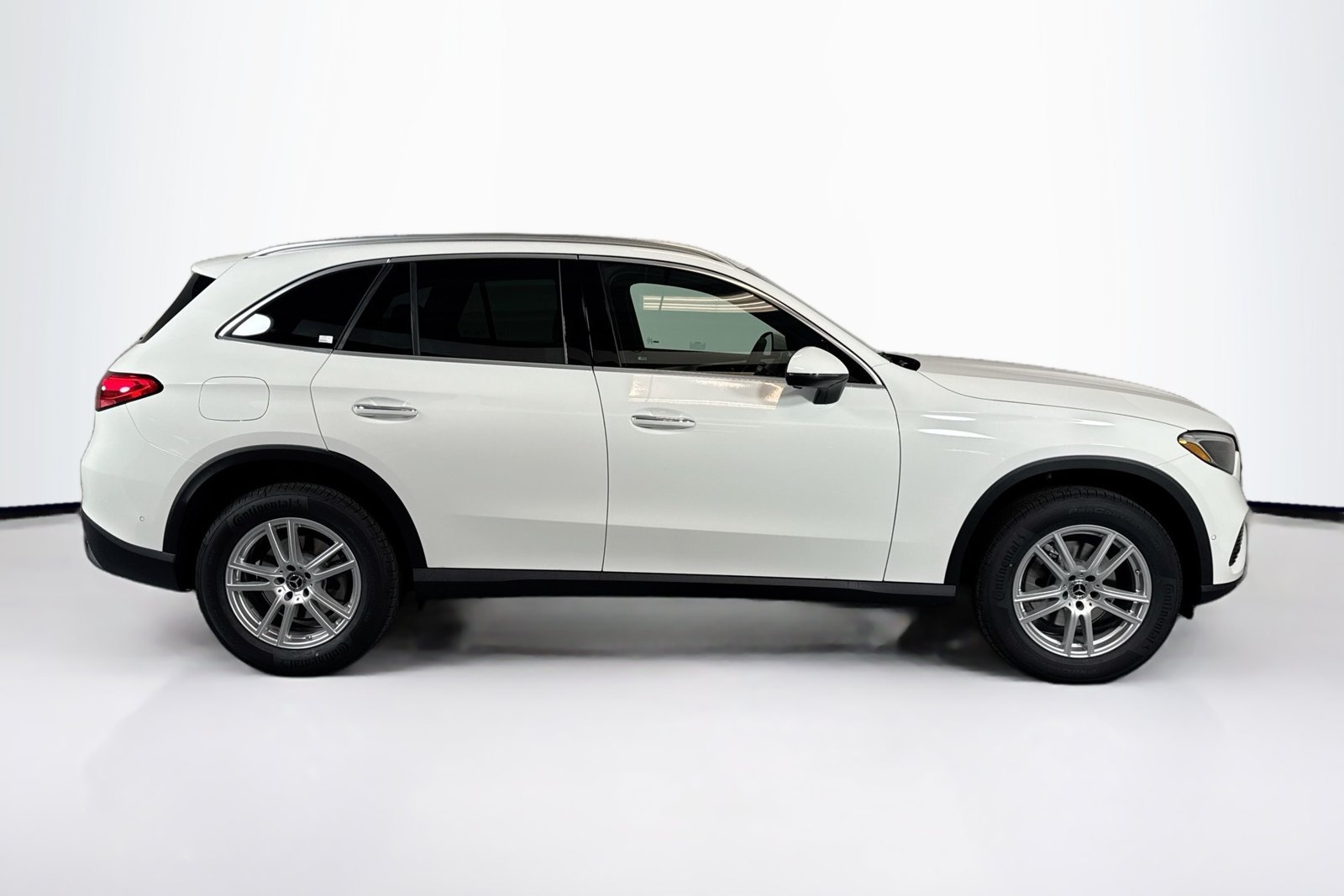 New 2026 Polar White Mercedes-Benz GLC 300 image 4