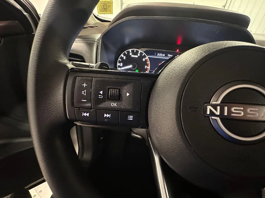 Used 2022 Silver Nissan SV image 36