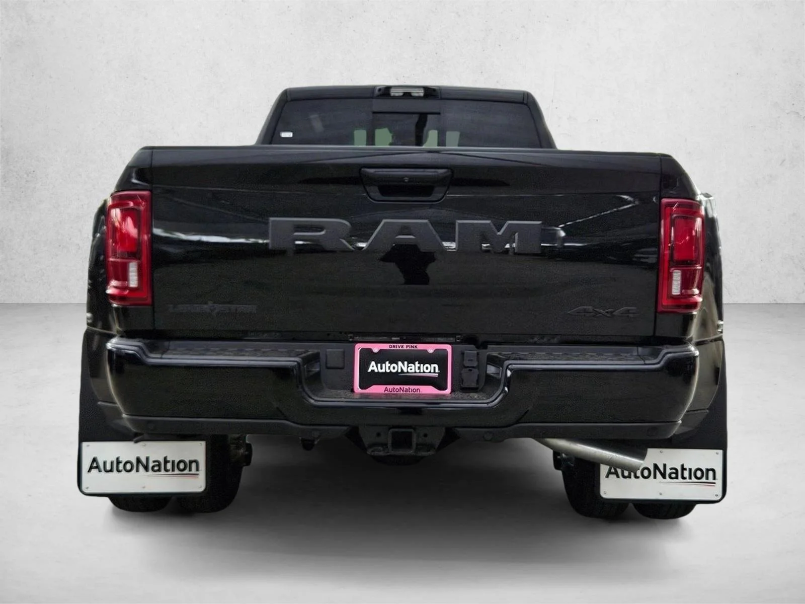 New 2026 Diamond Black Crystal Pearl-Coat Exterior Paint RAM Lone Star image 8