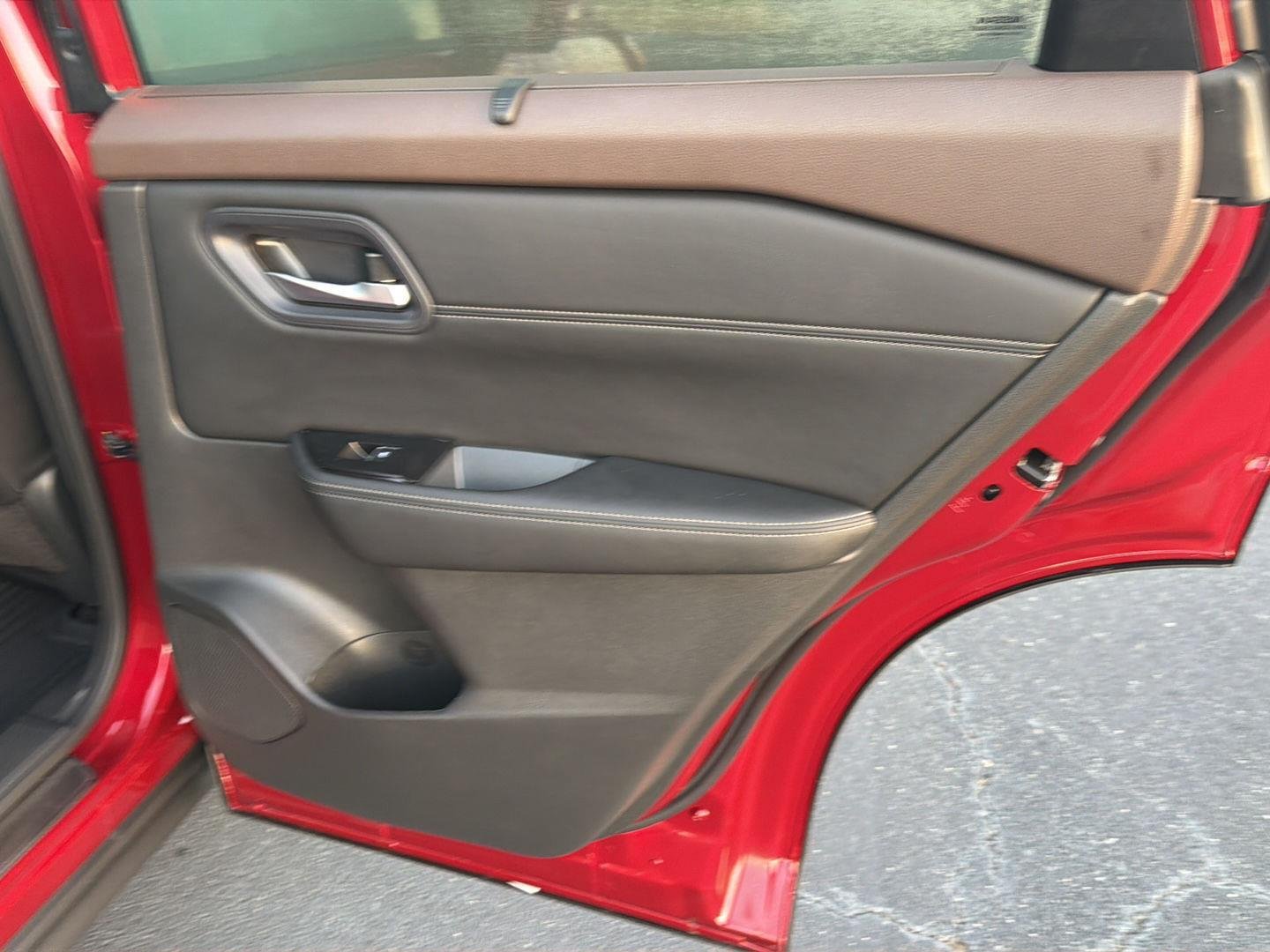 Used 2023 Scarlet Ember Tintcoat Nissan SL image 15