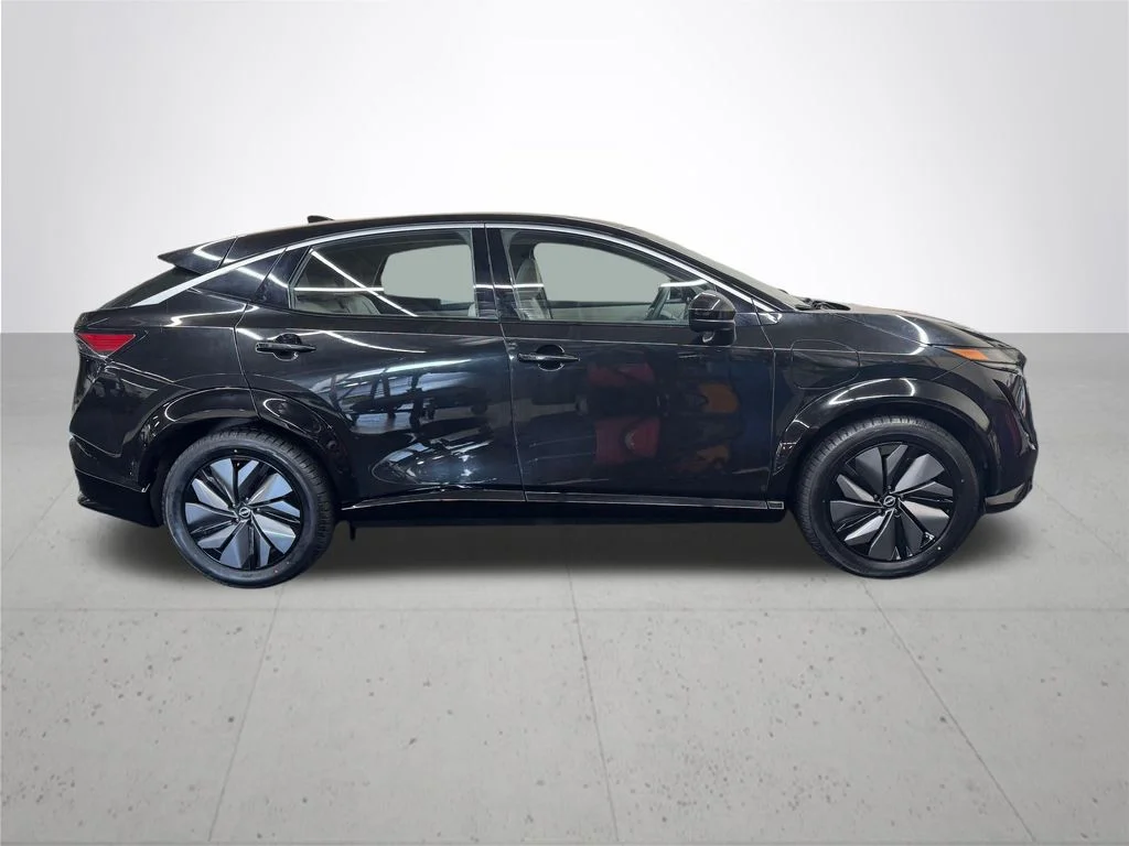 Used 2023 Black Nissan ENGAGE image 8