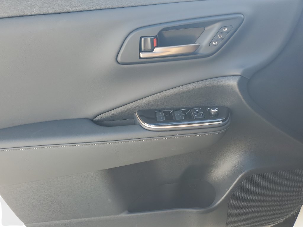 Used 2025 White Toyota XLE image 18