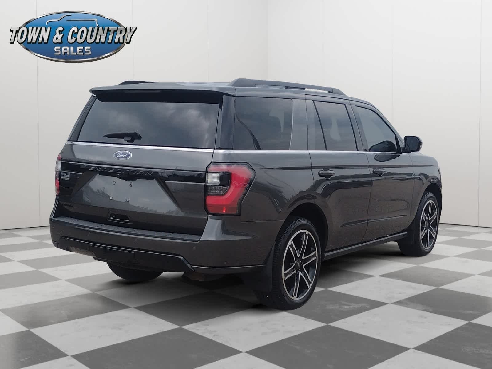 Used 2021 Magnetic Metallic Ford Limited image 7