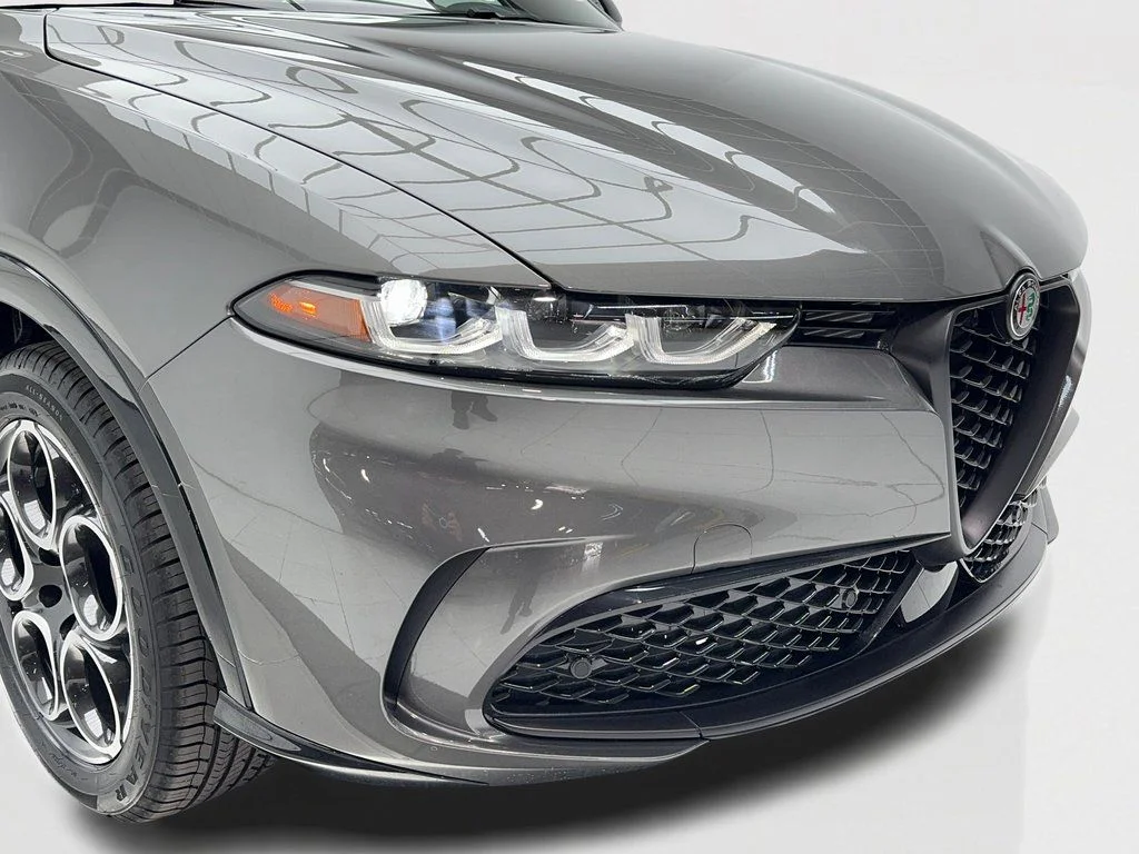 New 2025 Silver Alfa Romeo Base image 3