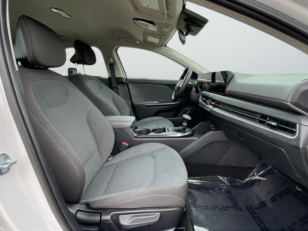 Used 2025 White Kia LXS image 26