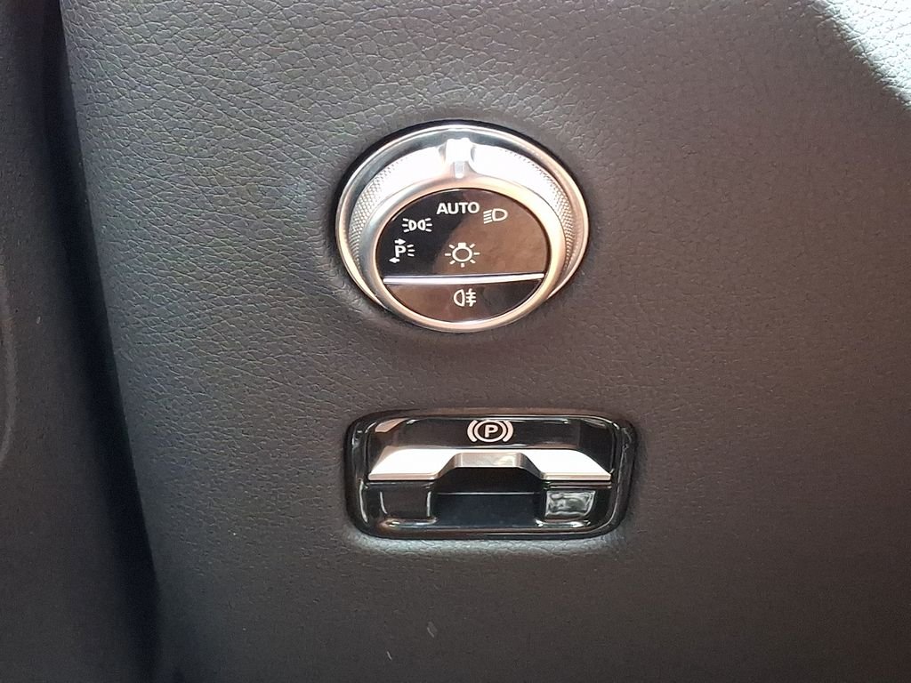 Used 2023 Black Mercedes-Benz GLC 300 image 23