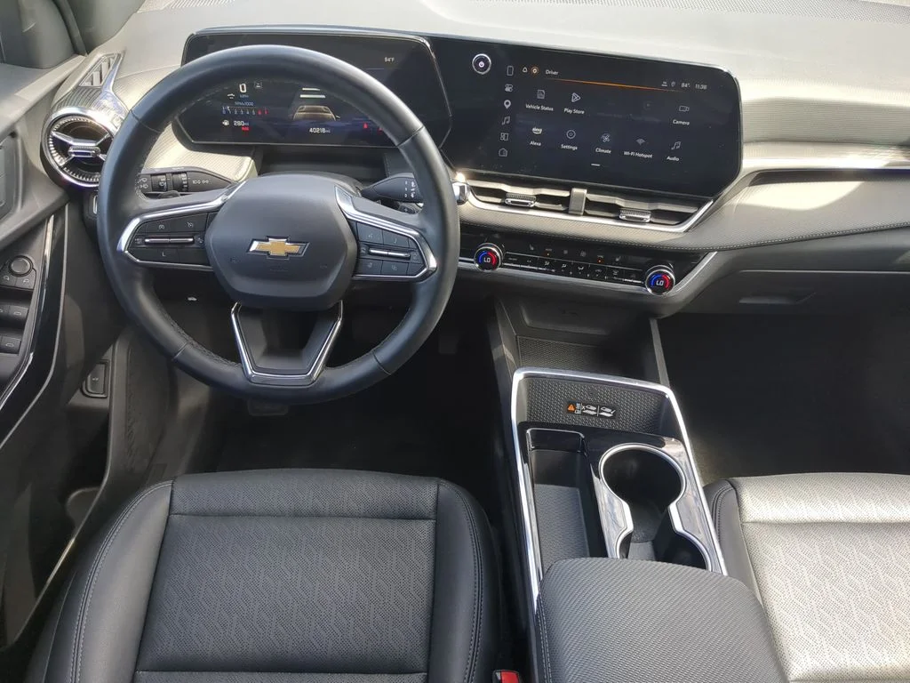Used 2025 White Chevrolet LT image 13