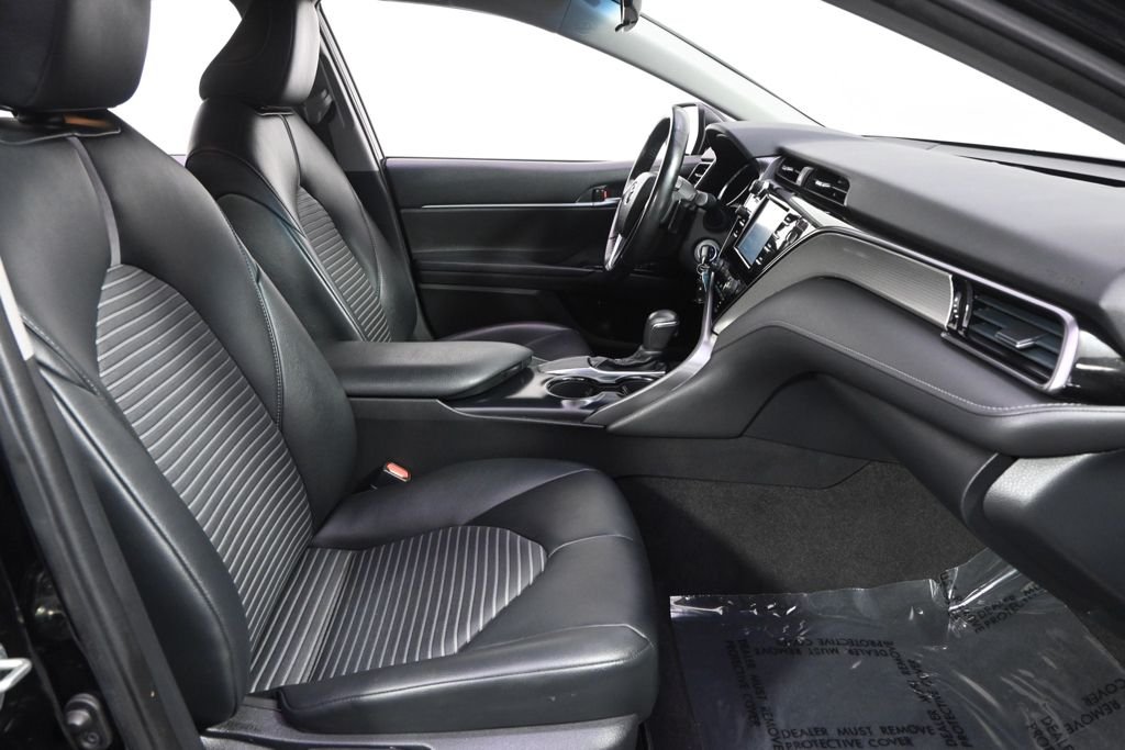 Used 2019 Midnight Black Metallic Toyota SE image 16