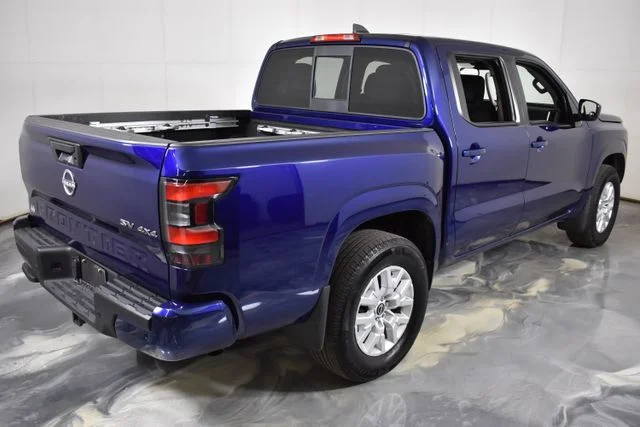 Used 2022 Blue Nissan SV image 10