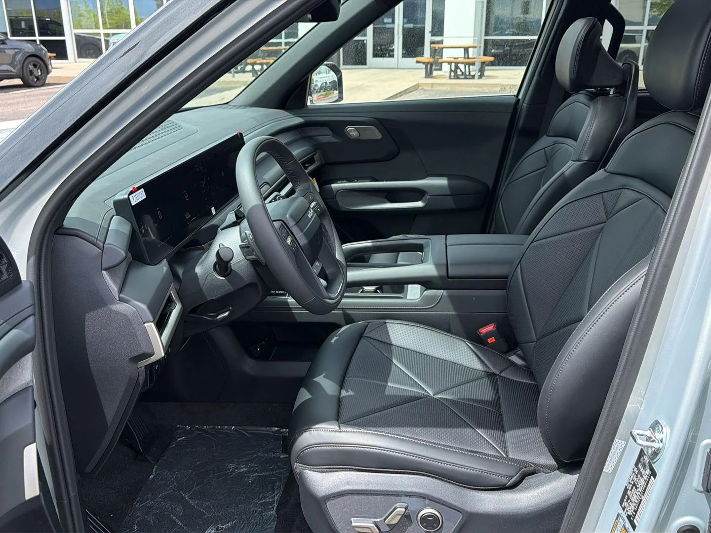 New 2027 Ivory Silver Kia EX image 8