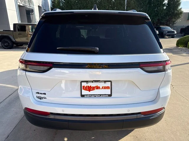 New 2027 White Jeep Limited image 4