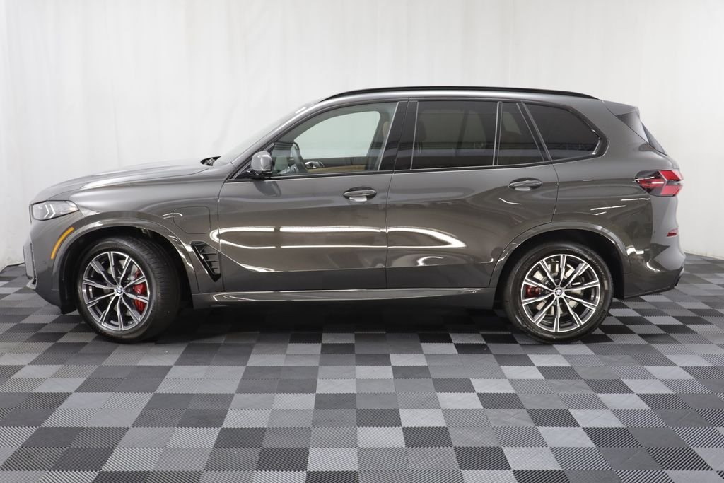 New 2026 Dravit Grey Metallic BMW xDrive50e image 5