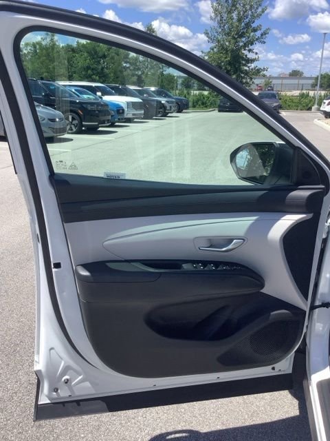 2025 Hyundai Tucson SE - Photo 18