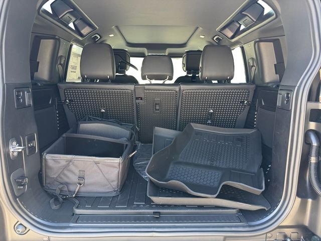 New 2026 Woolstone Green Land Rover X-Dynamic SE image 18