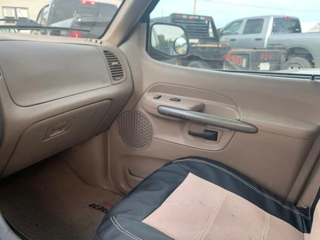 Used 2001 Beige Ford Base image 8