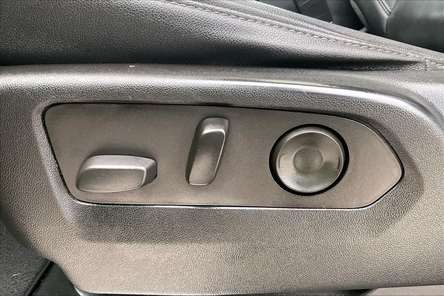 Used 2022 Titanium Rush Metallic GMC Elevation image 30