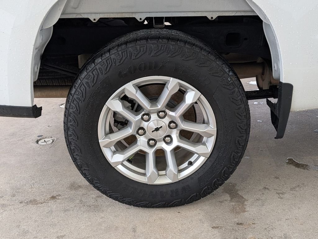 Used 2023 Summit White Chevrolet RST image 3