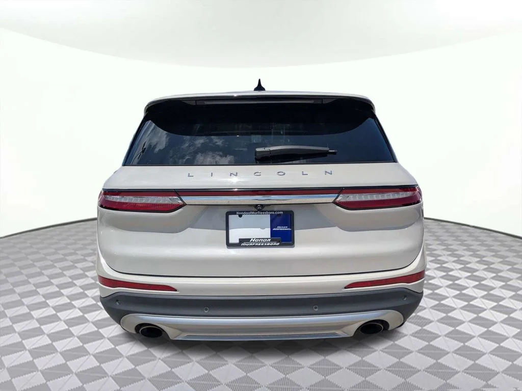 Used 2022 White Lincoln Reserve image 4