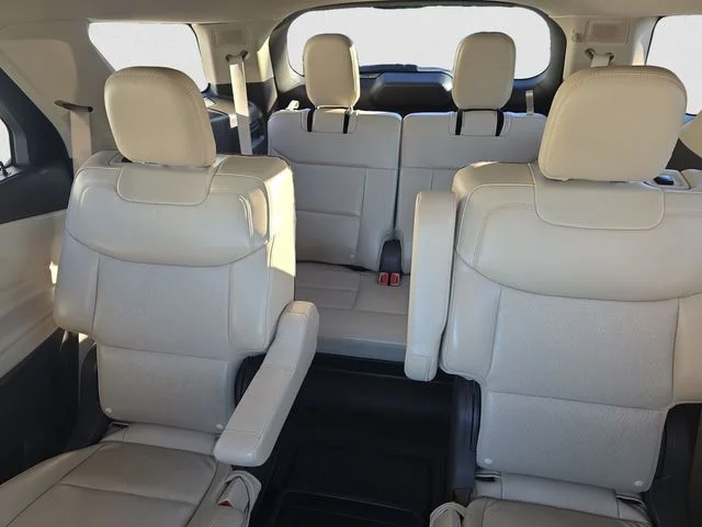 Used 2020 White Metallic Ford Platinum image 13